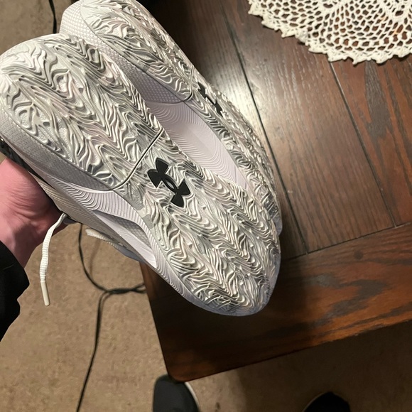 Under armour sneakers womens - Picture 2 of 3